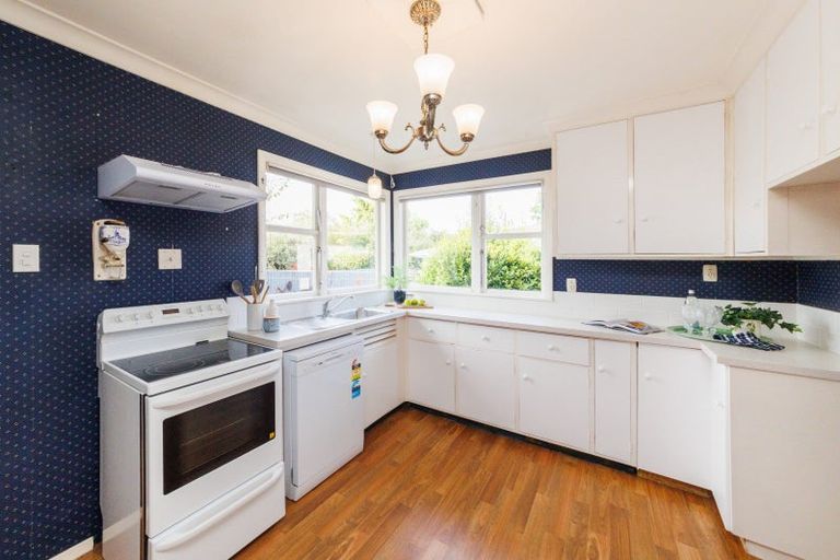 Photo of property in 7 Surrey Crescent, Hokowhitu, Palmerston North, 4410