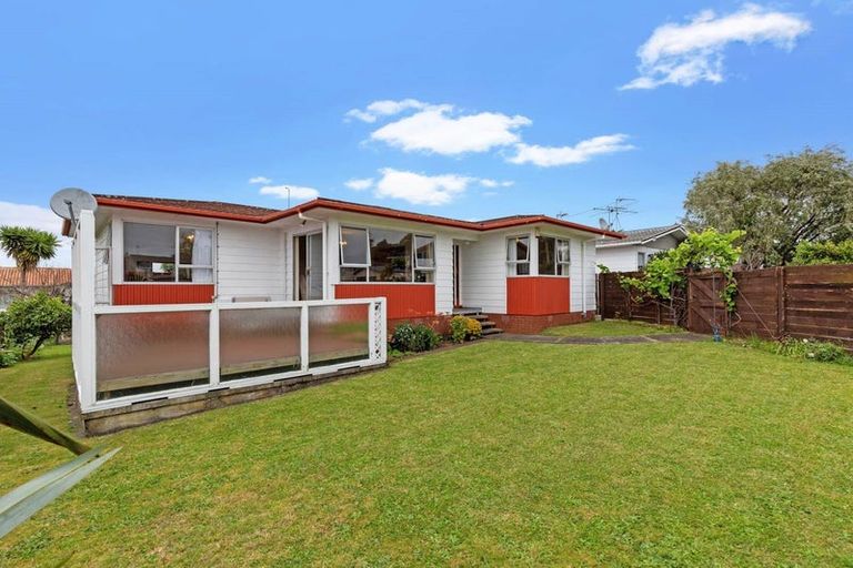 Photo of property in 60 Casuarina Road, Half Moon Bay, Auckland, 2012