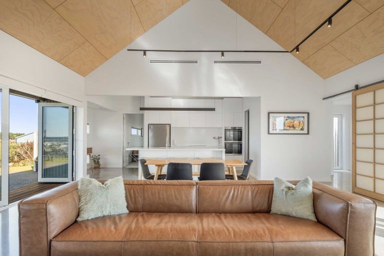 Photo of property in 2 Rangeview Rise, Foxton Beach, Foxton, 4815