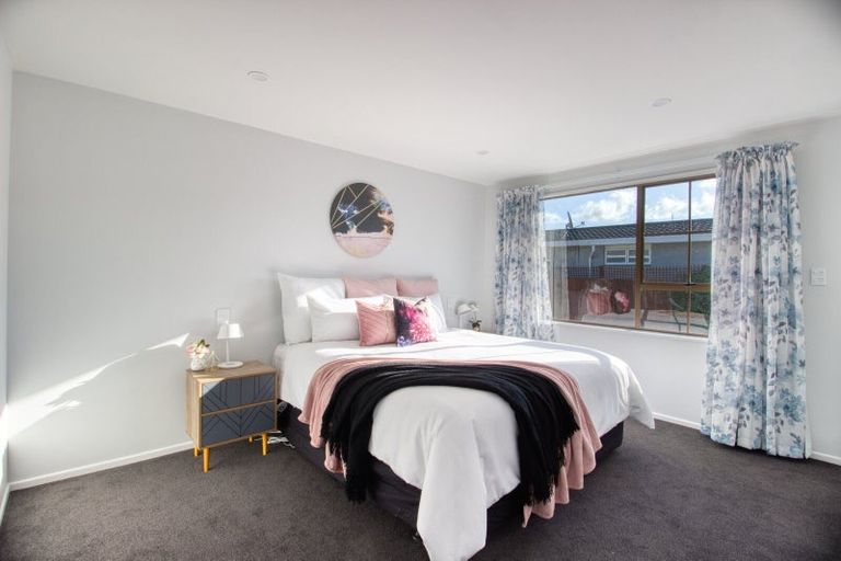 Photo of property in 2/10 Montclare Avenue, Ilam, Christchurch, 8041