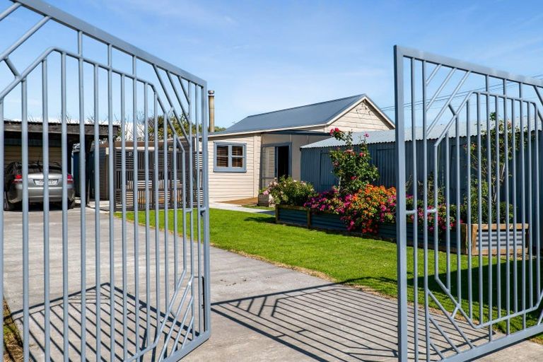 Photo of property in 10 Tauranga-a-ika Street, Manaia, 4612