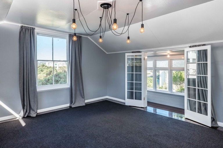 Photo of property in 6 Newman Terrace, Thorndon, Wellington, 6011