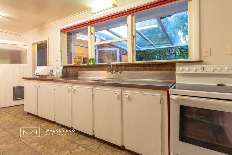 Photo of property in 28 Pinehaven Road, Pinehaven, Upper Hutt, 5019