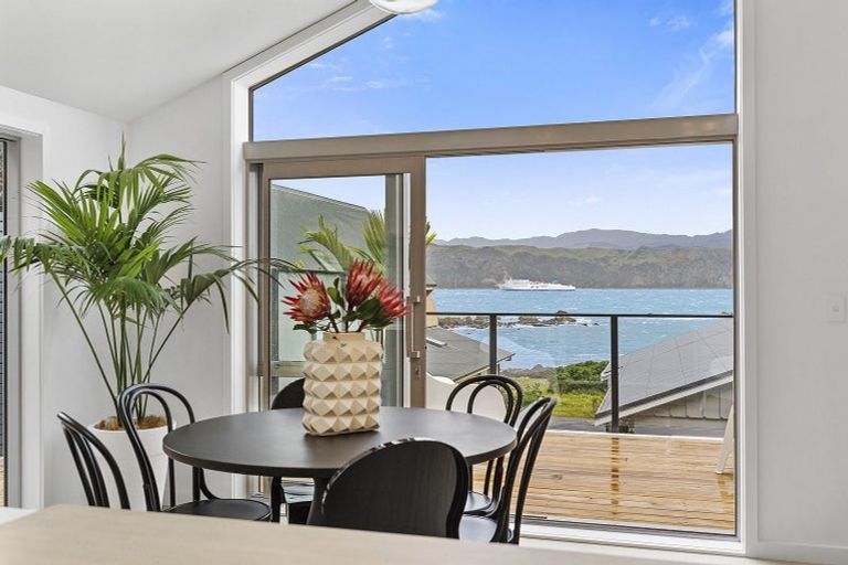 Photo of property in 111a Breaker Bay Road, Breaker Bay, Wellington, 6022