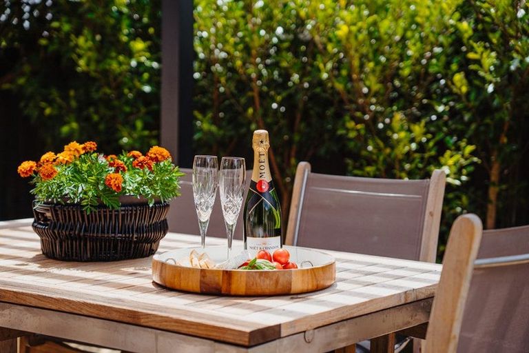 Photo of property in 2 Tollana Road, Te Atatu Peninsula, Auckland, 0610