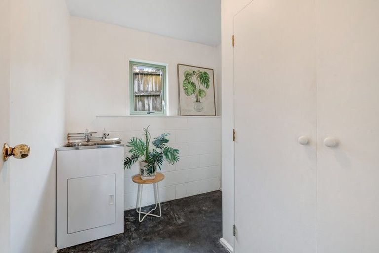 Photo of property in 1/3 Jumento Place, Unsworth Heights, Auckland, 0632