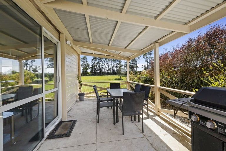 Photo of property in 32 Arthur Road, Paraite, New Plymouth, 4373