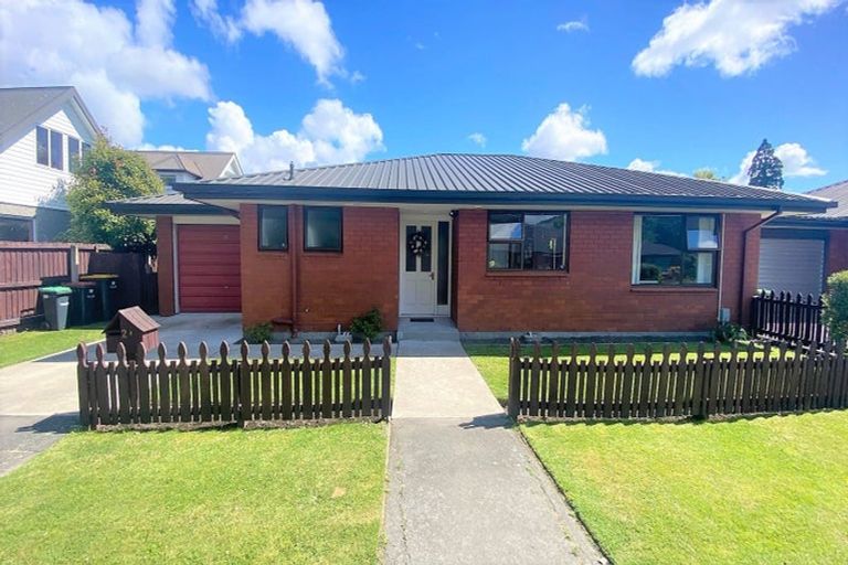 Photo of property in 2 Thorrington Road, Cashmere, Christchurch, 8022