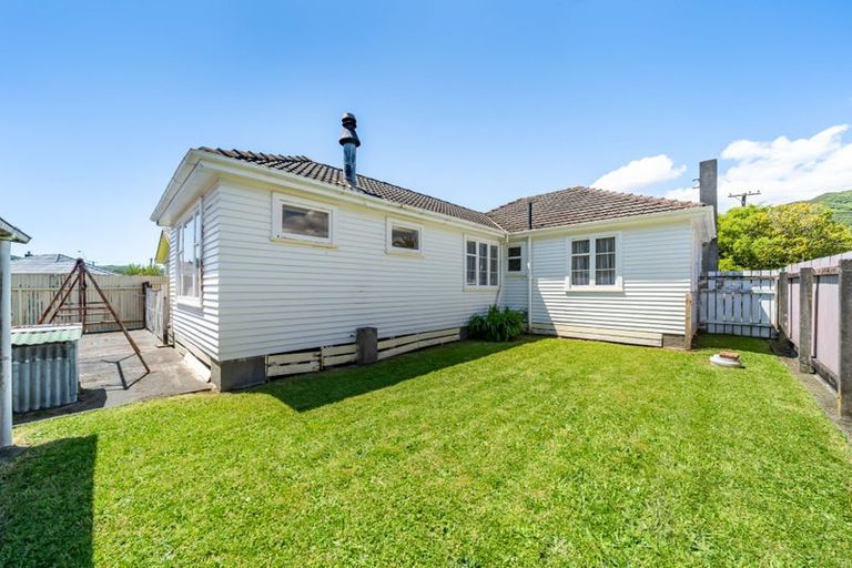 Photo of property in 73 Wellington Road, Wainuiomata, Lower Hutt, 5014
