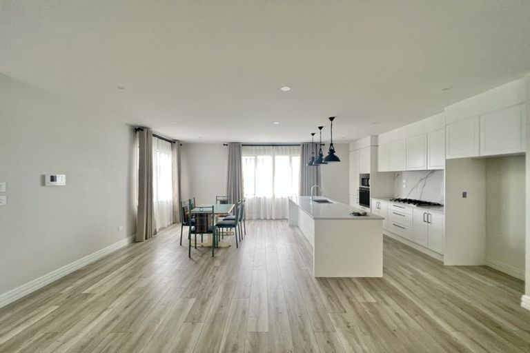 Photo of property in 21 Reserva Crescent, Kumeu, 0810