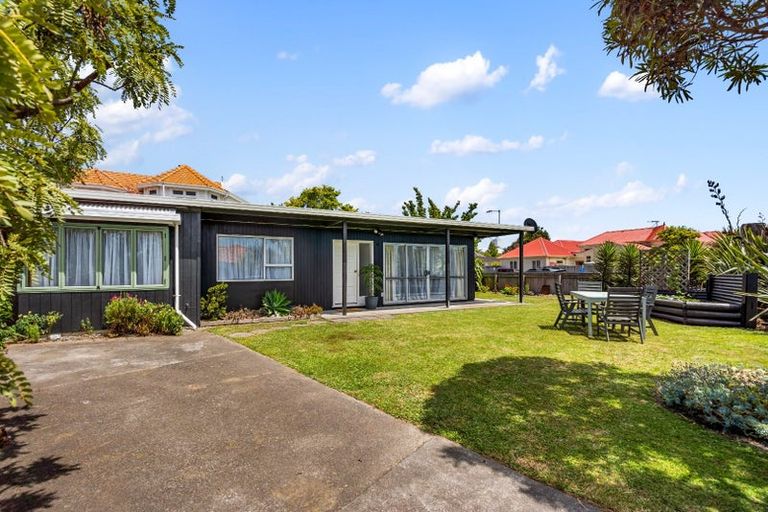 Photo of property in 206 Knight Street, Hastings, 4122