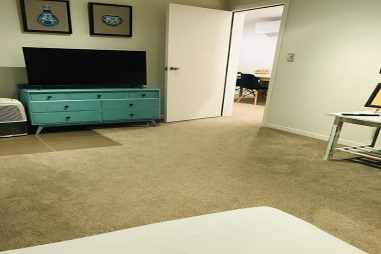 Photo of property in 23a Bournemouth Terrace, Murrays Bay, Auckland, 0630