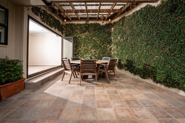 Photo of property in 91 Woodman Drive, Tawa, Wellington, 5028