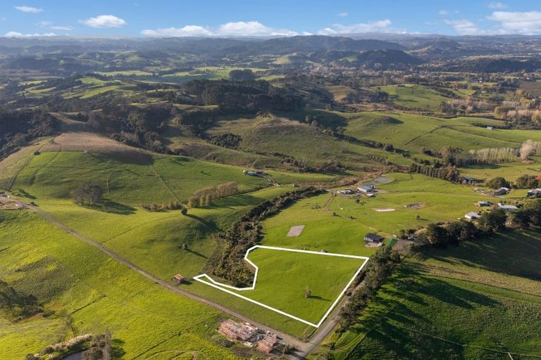 Photo of property in 88 Valley Road, Waitoki, 0871