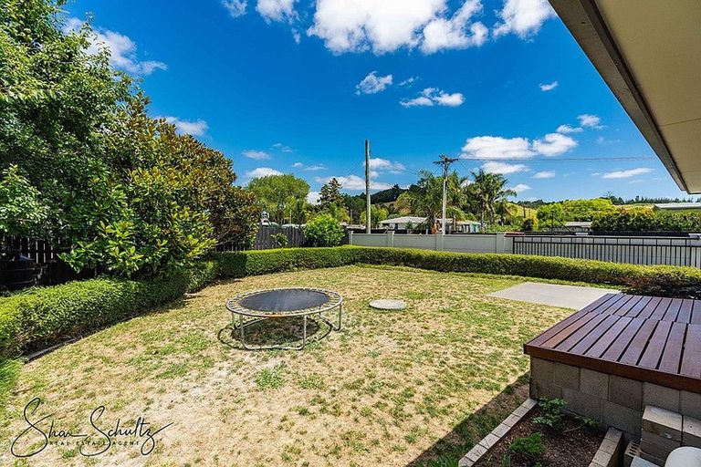 Photo of property in 18 Pahi Road, Paparoa, 0571