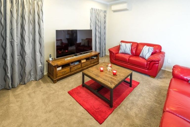 Photo of property in 10 Veneta Close, Flat Bush, Auckland, 2019