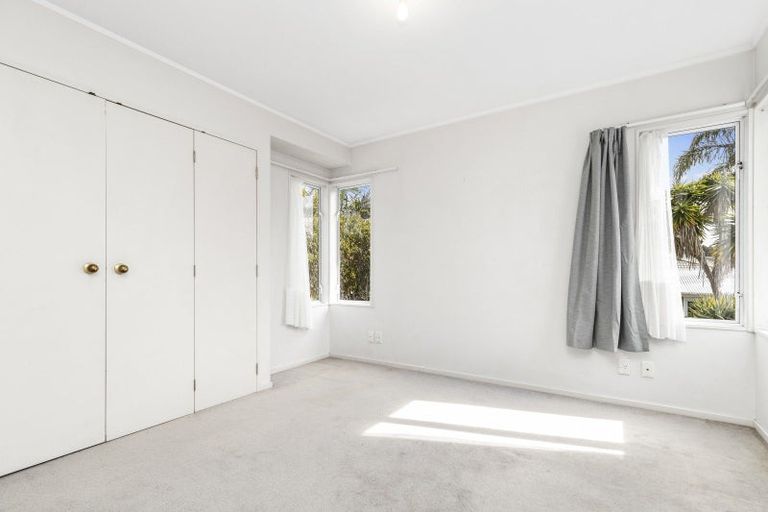 Photo of property in 1/1 Seine Road, Forrest Hill, Auckland, 0620