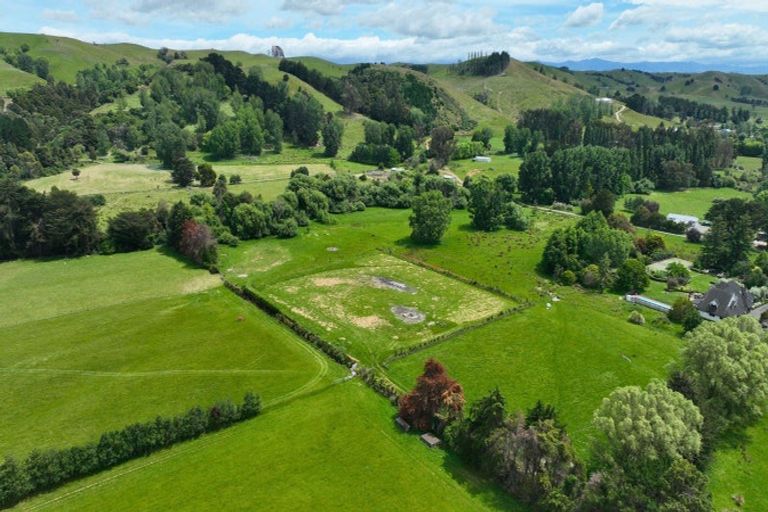 Photo of property in 1745b Longbush Road, Longbush, 5884