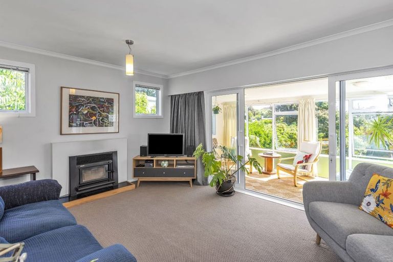 Photo of property in 127 Renown Road, Raumati South, Paraparaumu, 5032