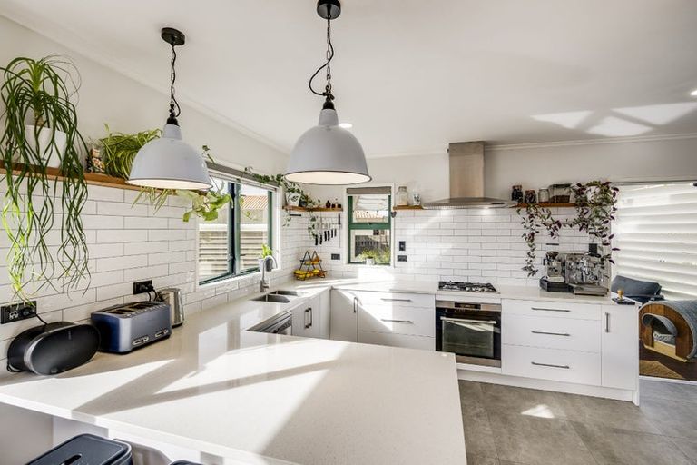 Photo of property in 16 Surrey Street, Taradale, Napier, 4112