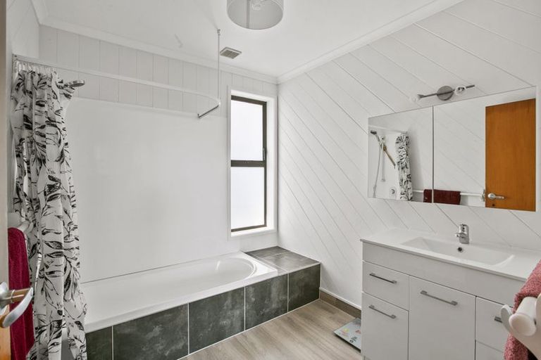 Photo of property in 288e Mangorei Road, Merrilands, New Plymouth, 4312