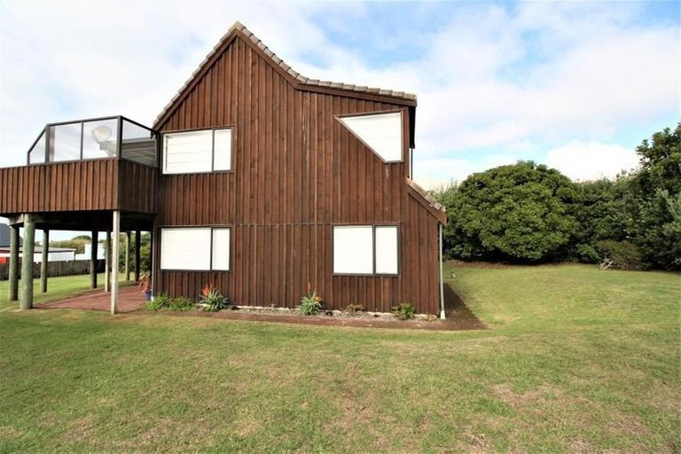 Photo of property in 11 Kon Tiki Road, Whiritoa, Whangamata, 3691