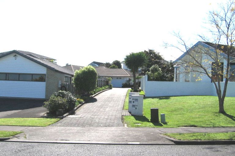 Photo of property in 2/18 Woodgers Way, Somerville, Auckland, 2014