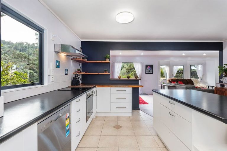 Photo of property in 30 Wood Bay Road, Titirangi, Auckland, 0604