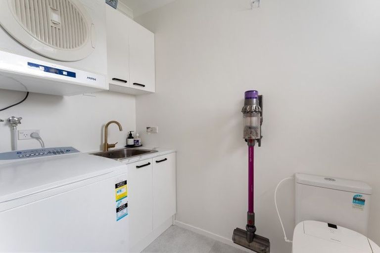 Photo of property in 51b Omata Road, Marfell, New Plymouth, 4310