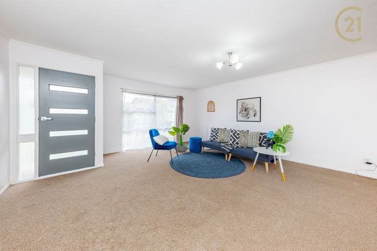 Photo of property in 2/17 Berwyn Avenue, Takanini, 2112