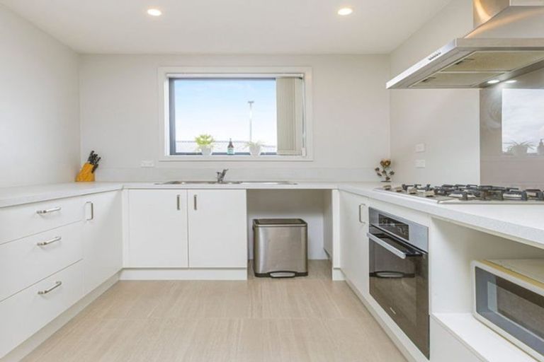 Photo of property in 42 Liberation Road, Papakura, 2110