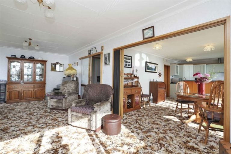 Photo of property in 68 Marine Parade, Bluff, 9814
