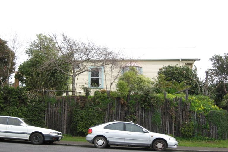 Photo of property in 8 Kowhai Street, Strandon, New Plymouth, 4312