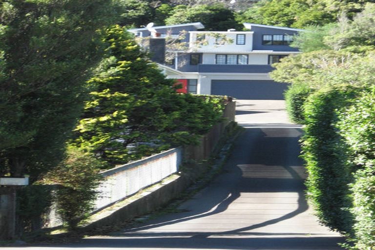 Photo of property in 154 Newlands Road, Newlands, Wellington, 6037