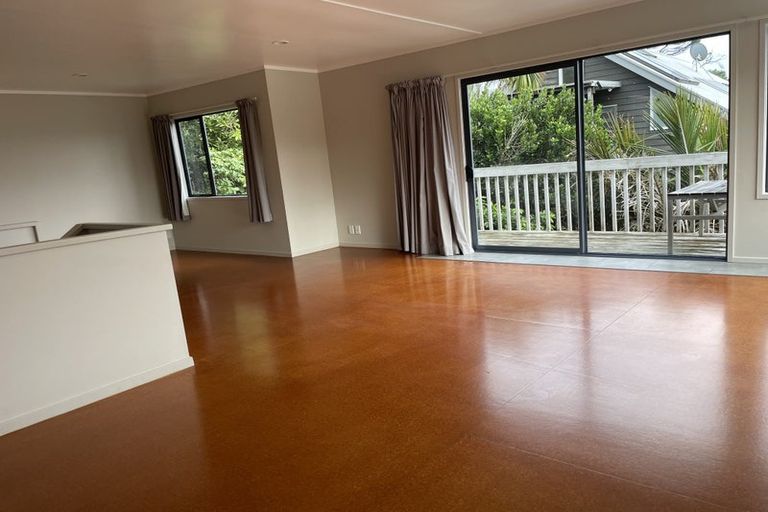 Photo of property in 19 Rayner Road, Piha, New Lynn, 0772