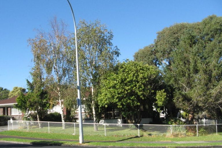 Photo of property in 1/21 Highland Park Drive, Highland Park, Auckland, 2010