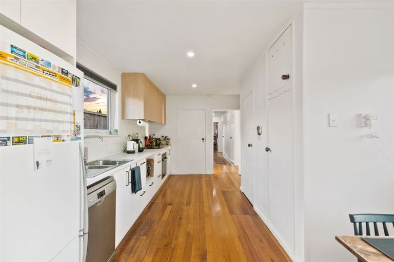 Photo of property in 1/132 Edmonton Road, Te Atatu South, Auckland, 0610