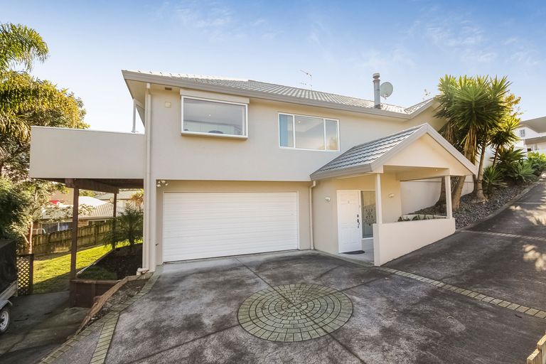 Photo of property in 5 Oystergrove Road, West Harbour, Auckland, 0618