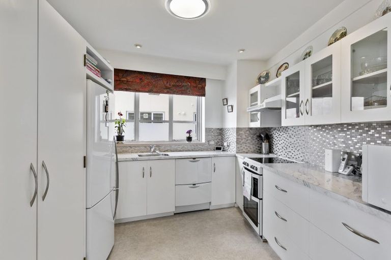 Photo of property in Wharenui Apartments, 274 Oriental Parade, Oriental Bay, Wellington, 6011