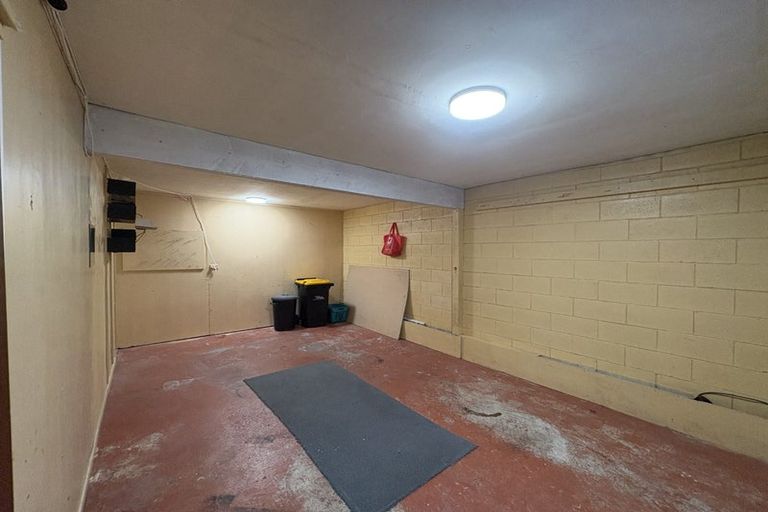 Photo of property in 104a Allington Road, Karori, Wellington, 6012