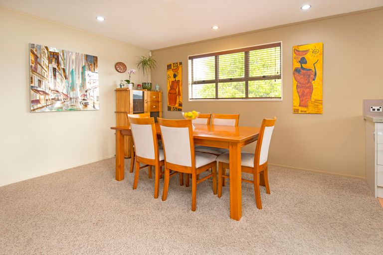 Photo of property in 15 Hillcrest Road, Hatfields Beach, Orewa, 0931