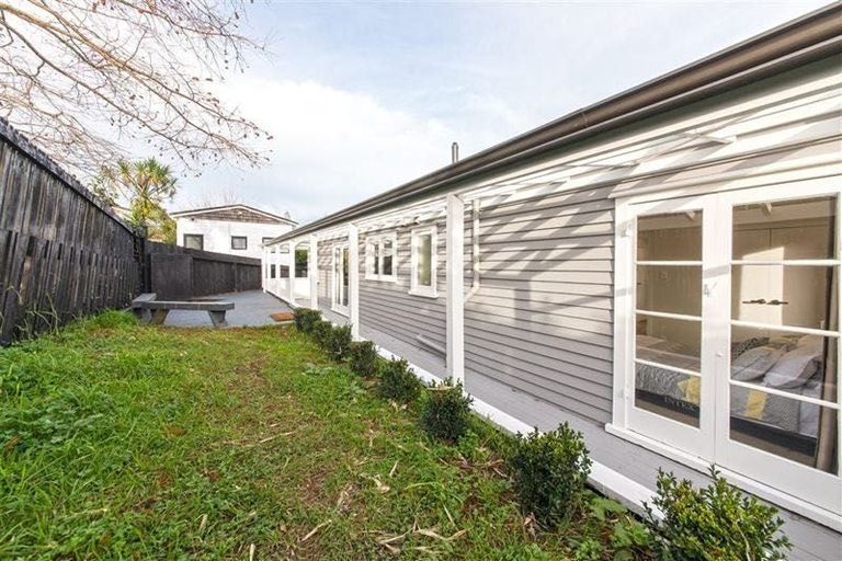 Photo of property in 53b Woodglen Road, Glen Eden, Auckland, 0602