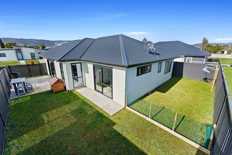 Photo of property in 24 Enereta Road, Otaki, 5512
