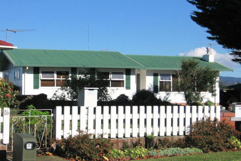 Photo of property in 18 Mickle Street, Te Atatu South, Auckland, 0610