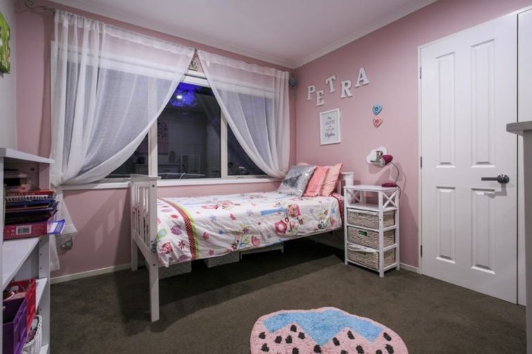 Photo of property in 47 Isobel Road, Greenhithe, Auckland, 0632