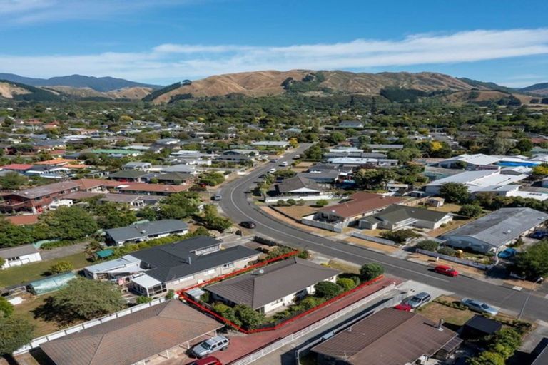 Photo of property in 25a Oriwa Street, Waikanae, 5036