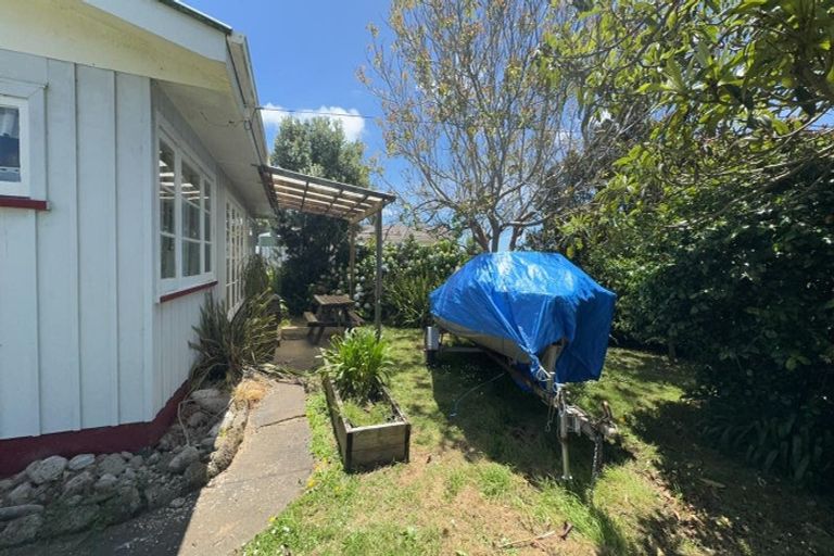 Photo of property in 4 James Mcleod Road, Shelly Beach, Helensville, 0874