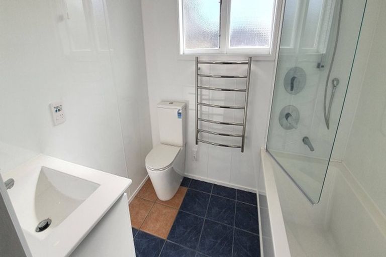 Photo of property in 17 Grosvenor Street, Redwood, Christchurch, 8051