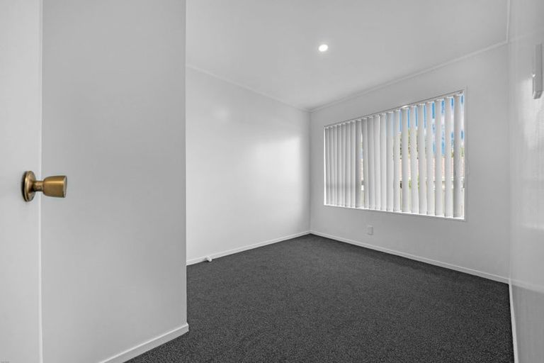 Photo of property in 1/14 Pakira Avenue, Glendene, Auckland, 0602