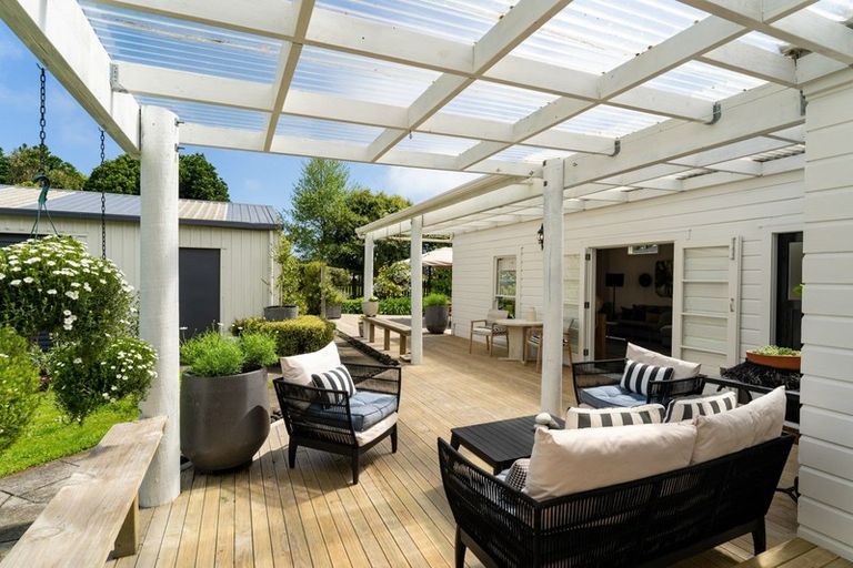 Photo of property in 2 Gleeson Road, Manakau, Levin, 5573